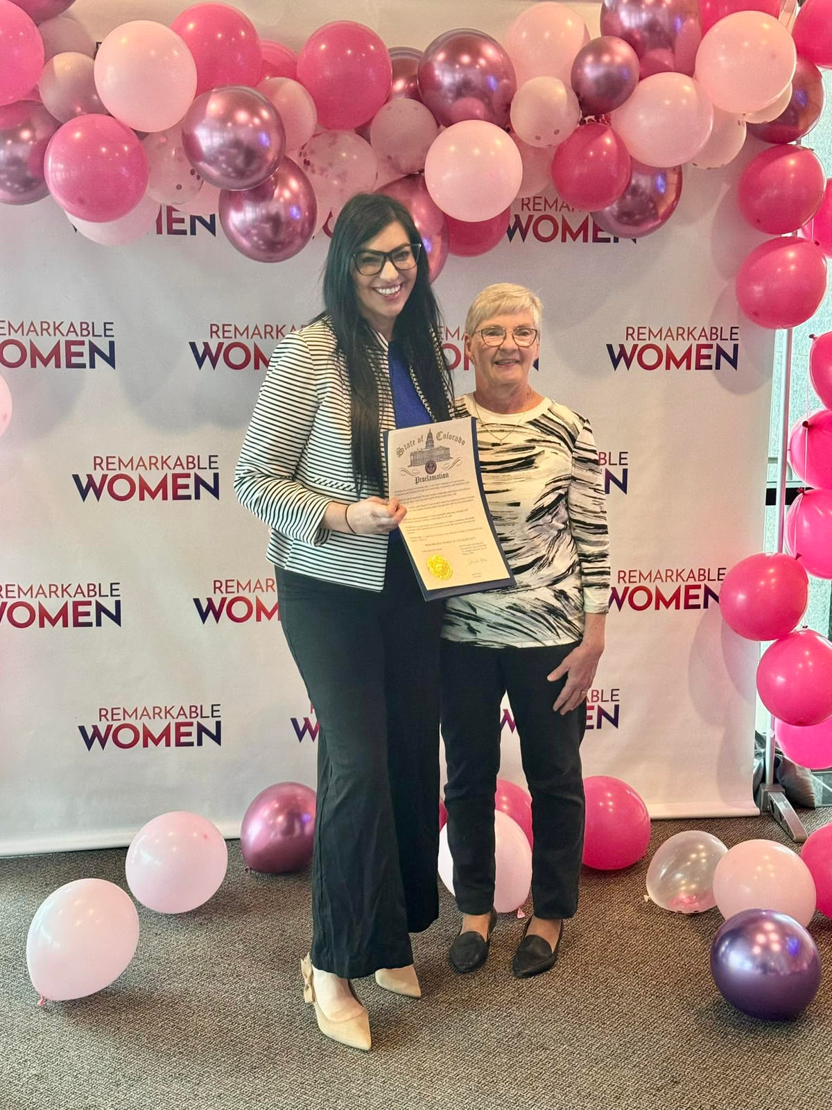 Tiffany Fixter and her mother smiling together at a Remarkable Women event.