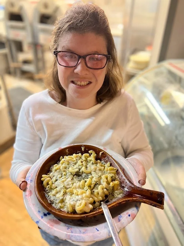 Stephanie holding a dish of baked macaroni and cheese.